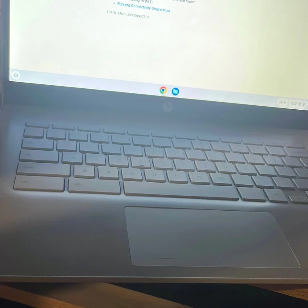HP Notebook in Modern Silver only used it for one month size 13 inches